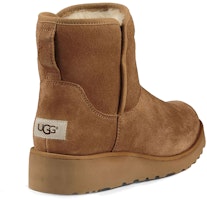 UGG 經典纖薄款 Kristin 牛反絨 戶外舒適加絨 短中筒 雪地靴 女款 棕色 Shop UGG 經典纖薄款 Kristin 牛反絨 戶外舒適加絨 短中筒 雪地靴 女款 棕色