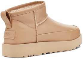 UGG 經典糖果版 超迷你 休閒舒適 高筒 雪地靴 女款 沙色 Shop UGG 經典糖果版 超迷你 休閒舒適 高筒 雪地靴 女款 沙色