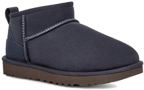 UGG 麂皮 休閒舒適 短筒 雪靴 女款 深藍色 Lookbook UGG 麂皮 休閒舒適 短筒 雪靴 女款 深藍色