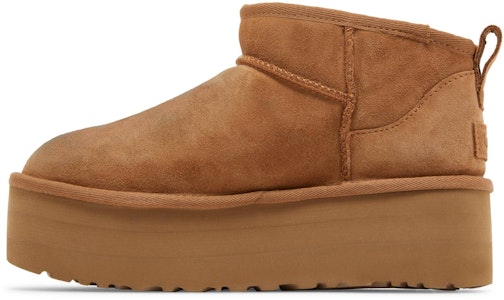 (女性)UGG 經典超迷你厚底靴 栗色 1135092-CHE Lookbook (女性)UGG 經典超迷你厚底靴 栗色 1135092-CHE