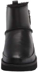 UGG 經典拉鍊迷你雪地靴 女款 黑 Lookbook UGG 經典拉鍊迷你雪地靴 女款 黑