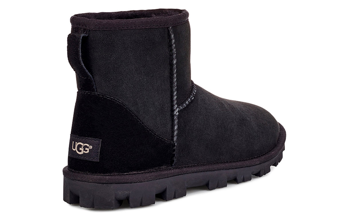 Shop (W) UGG Essential Mini Classic ''Zwart'' 1016063-BLK