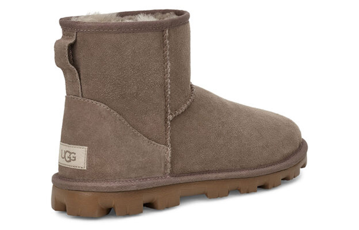 Shop UGG 經典迷你基本款 雪地靴 女款 棕灰色