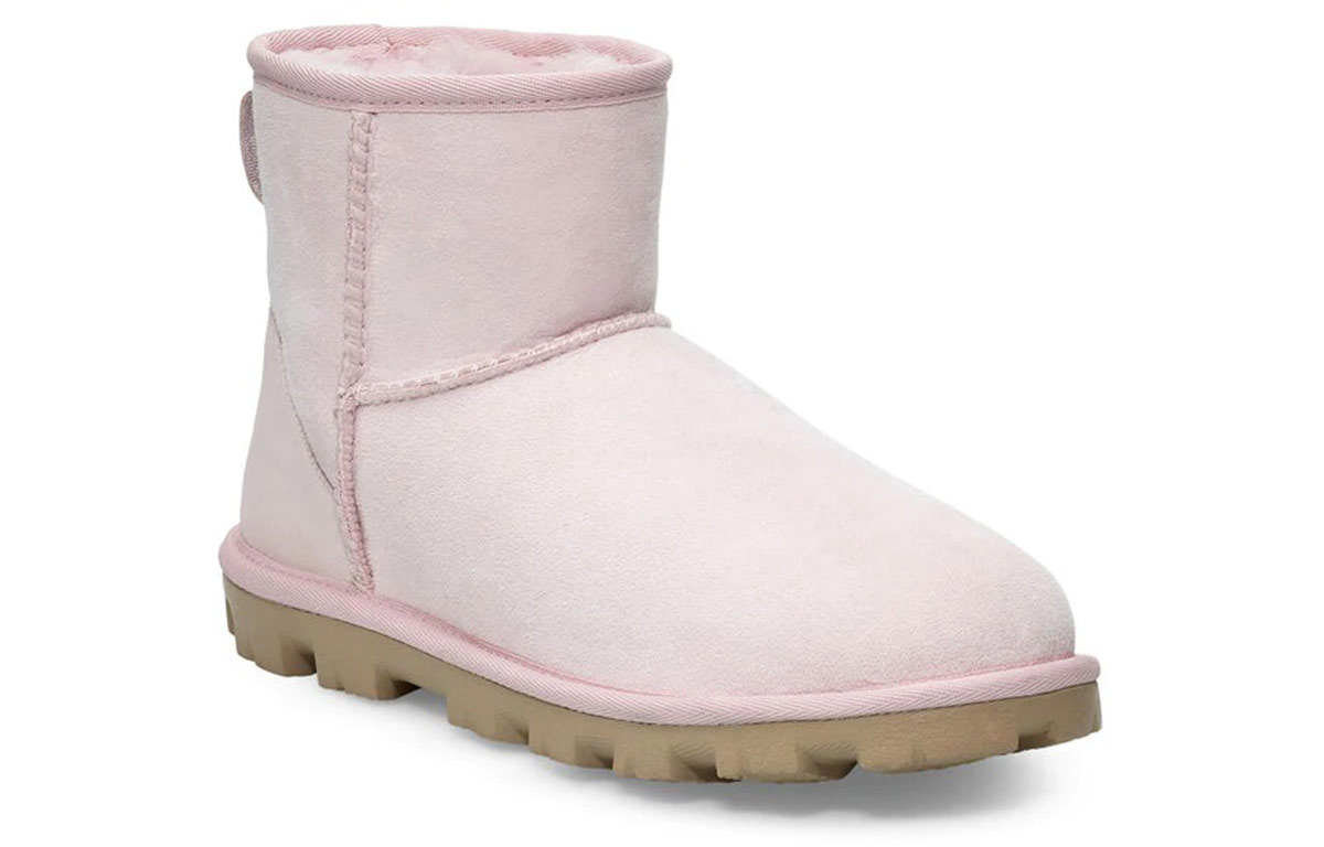 Lookbook UGG 經典基本款迷你雪靴 女款 粉紅色