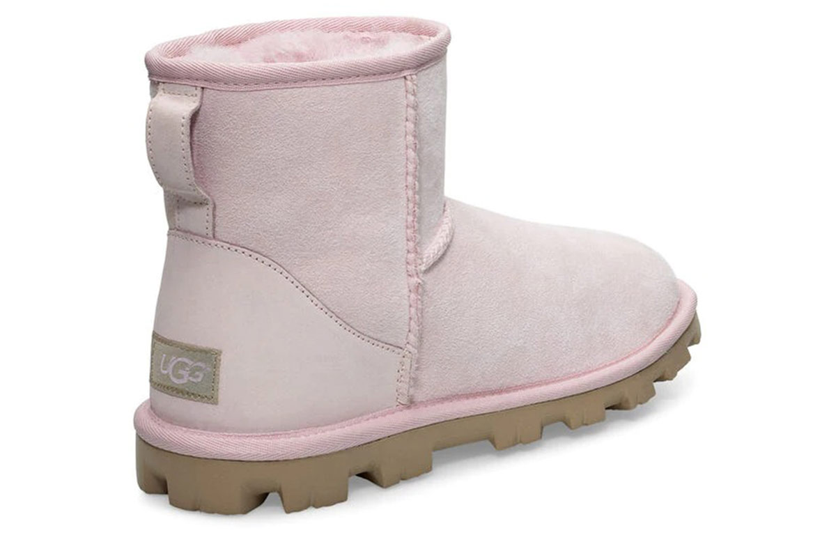Shop UGG 經典基本款迷你雪靴 女款 粉紅色