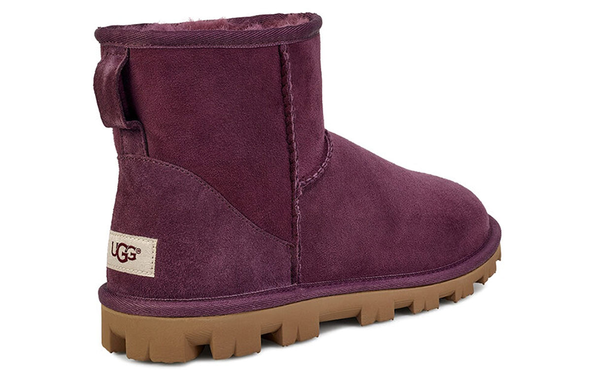 Shop UGG 經典迷你款雪地靴 女款 紫色