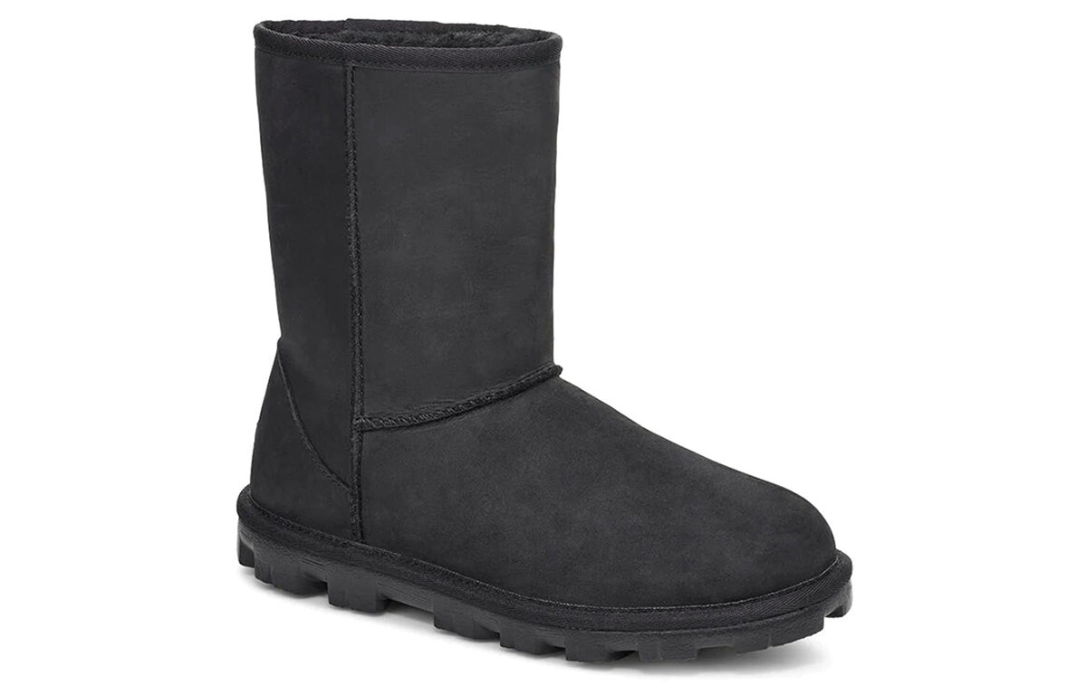 Lookbook (W) UGG エッセンシャルショート II ブラック 1111513-BLK