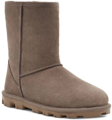 UGG 必備短筒 II 雪地靴 女款 棕色 Lookbook UGG 必備短筒 II 雪地靴 女款 棕色