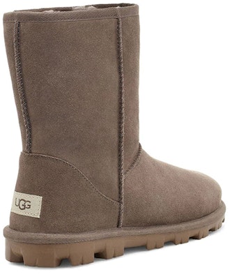 UGG 必備短筒 II 雪地靴 女款 棕色 Shop UGG 必備短筒 II 雪地靴 女款 棕色