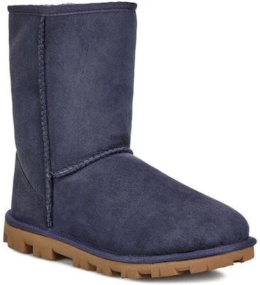 UGG 必備短筒 雪地靴 女款 深藍色 Lookbook UGG 必備短筒 雪地靴 女款 深藍色