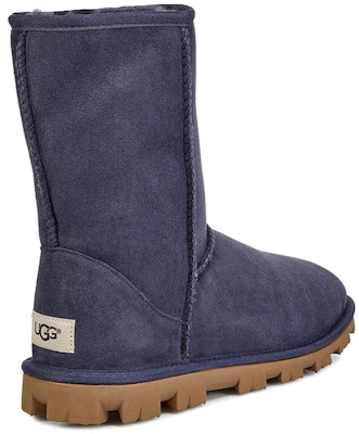 UGG 必備短筒 雪地靴 女款 深藍色 Shop UGG 必備短筒 雪地靴 女款 深藍色