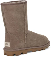 Shop UGG Essential 雪地靴 女款 棕灰色