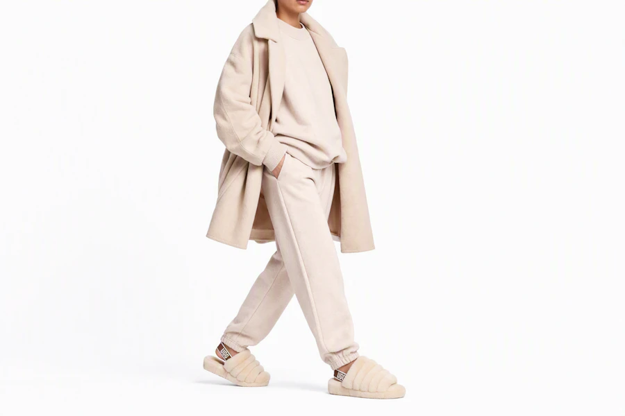 (W) UGG Fluff Yeah Pantoffel ''Natur'' 1095119-NAT Order (W) UGG Fluff Yeah Pantoffel ''Natur'' 1095119-NAT