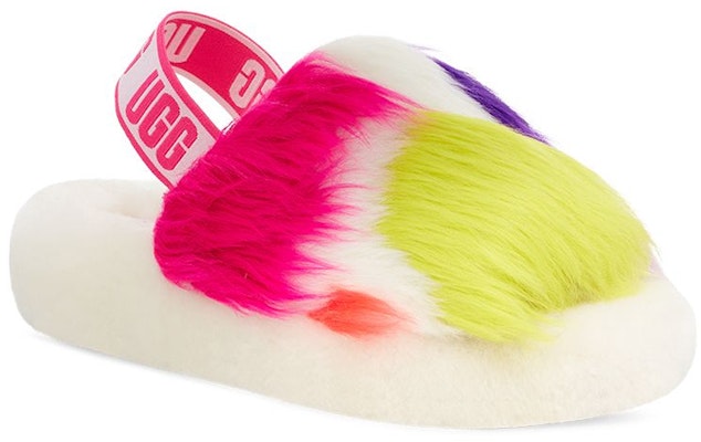 UGG FLUFF YEAH 羊皮毛一體 舒適 時尚涼鞋 女款 白色 Lookbook UGG FLUFF YEAH 羊皮毛一體 舒適 時尚涼鞋 女款 白色