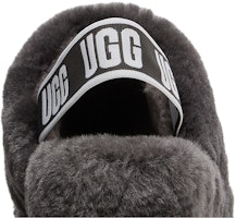 Sizing (女士)UGG Fluff Yeah 沙滩凉鞋 木炭灰 1095119-CHRC