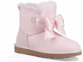 Lookbook UGG 羊皮 吉塔迷你蝴蝶結加絨 中筒 雪地靴 女款 粉紅色