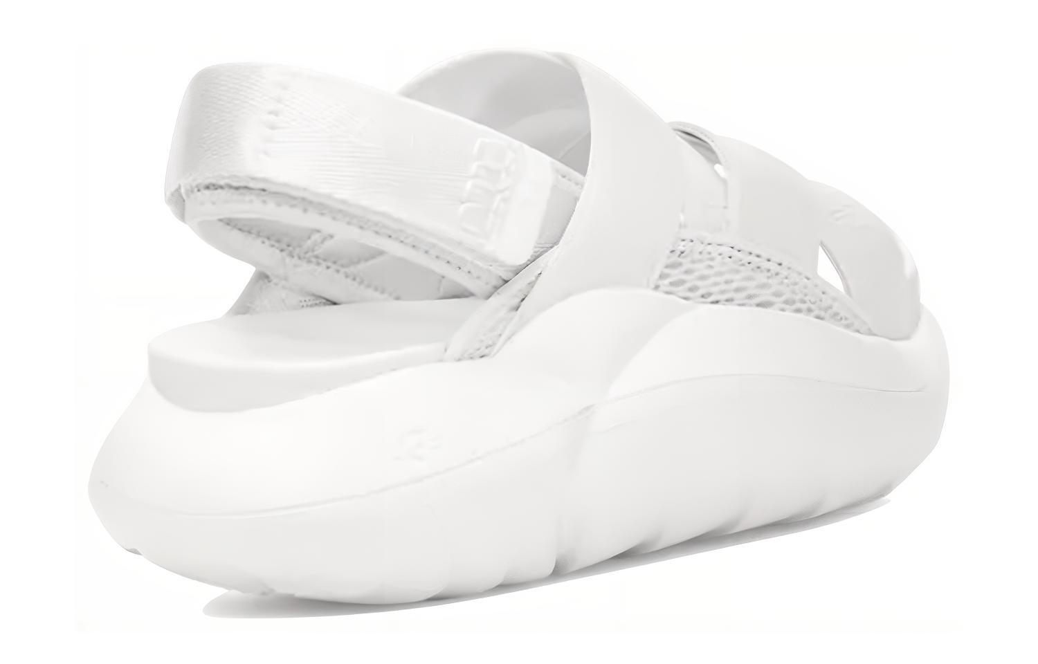 Shop UGG LA雲系列 露趾松糕涼鞋 女款 白