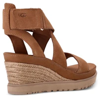 Shop UGG 皮革 坡跟休閒 時尚涼拖 女款 棕色