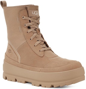 UGG 皮革 簡約休閒 中筒靴 女款 沙色 Lookbook UGG 皮革 簡約休閒 中筒靴 女款 沙色