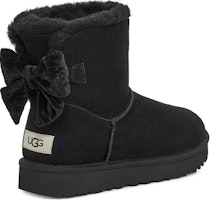 (W) UGG Boot Mini Bailey Bow Berbahan Velvet Terkesan 'Hitam' 1138172-BLK Shop (W) UGG Boot Mini Bailey Bow Berbahan Velvet Terkesan 'Hitam' 1138172-BLK