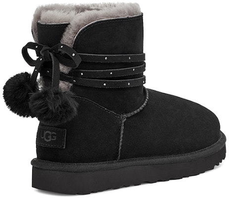 UGG Mini Bailey蝴蝶結毛球 牛反絨 休閒舒適 短低筒 雪地靴 女款 黑色 Shop UGG Mini Bailey蝴蝶結毛球 牛反絨 休閒舒適 短低筒 雪地靴 女款 黑色