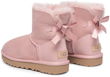UGG迷你貝利結II 羊皮 加絨保暖 中筒 雪地靴 女款 水晶粉 Lookbook UGG迷你貝利結II 羊皮 加絨保暖 中筒 雪地靴 女款 水晶粉