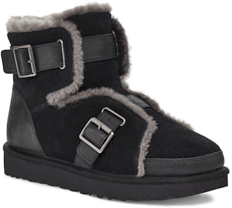 UGG 沙丘迷你扣帶靴 雙層牛皮 舒適保暖戶外休閒 短筒 雪地靴 女款 黑色 Lookbook UGG 沙丘迷你扣帶靴 雙層牛皮 舒適保暖戶外休閒 短筒 雪地靴 女款 黑色