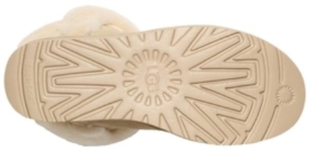 UGG 羊皮毛一體 圓頭套筒 短筒 雪地靴 女款 米色 Purchase UGG 羊皮毛一體 圓頭套筒 短筒 雪地靴 女款 米色