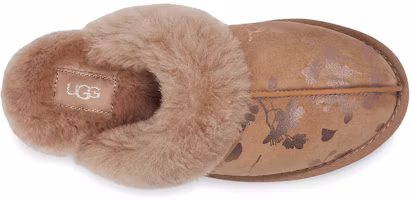 Shop UGG Scuffette II 花卉箔 百搭時尚涼鞋 女款 栗色