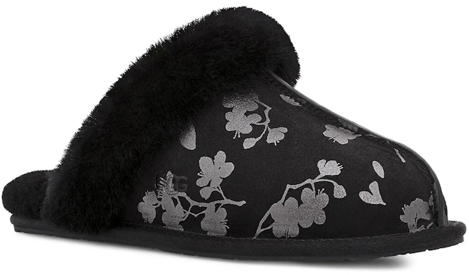 (Women) UGG Scuffette II 'Floral Foil Black' 1119510-BLK Lookbook (Women) UGG Scuffette II 'Floral Foil Black' 1119510-BLK