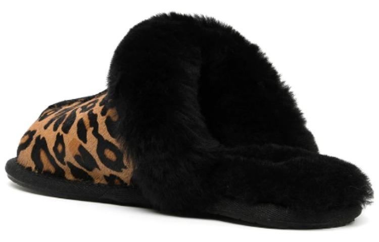 Lookbook UGG Scuffette II 羊皮毛一體 圓頭平跟 時尚涼拖 女款 豹紋