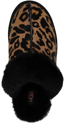 UGG Scuffette II 羊皮毛一體 圓頭平跟 時尚涼拖 女款 豹紋 Shop UGG Scuffette II 羊皮毛一體 圓頭平跟 時尚涼拖 女款 豹紋