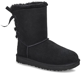 (W) UGG Boot Pendek dengan Pita Berbulu Fleece Hitam 1110706-BLK Lookbook (W) UGG Boot Pendek dengan Pita Berbulu Fleece Hitam 1110706-BLK