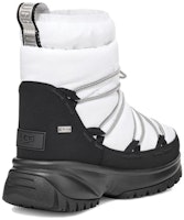 (W) UGG Yose Puffer Mid 'Putih Hitam' 1131978-WHT Lookbook (W) UGG Yose Puffer Mid 'Putih Hitam' 1131978-WHT