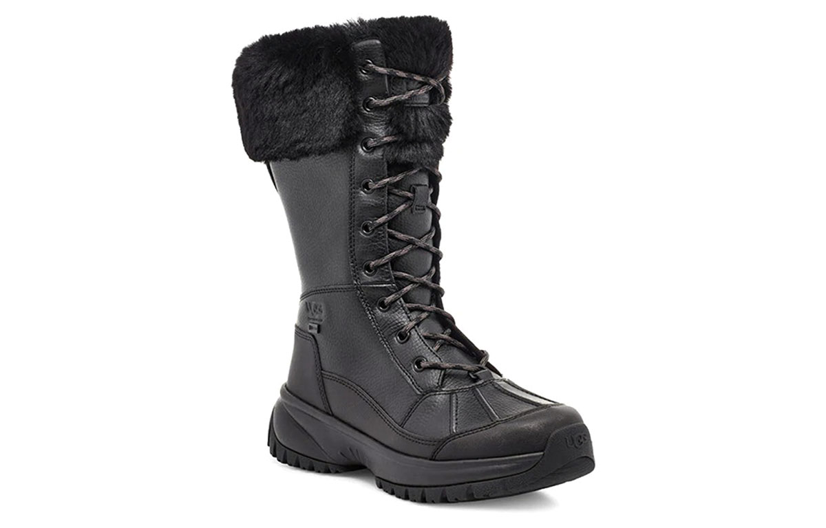 Lookbook (W) UGG Yose Tall Fluff But Snow Hitam 1112327-BLK