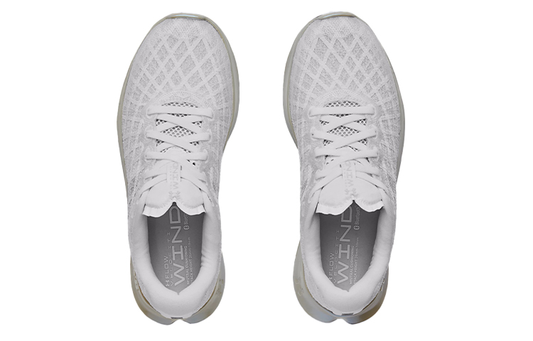 Shop Under Armour Flow Velociti Wind 低筒 跑步鞋 女款 白