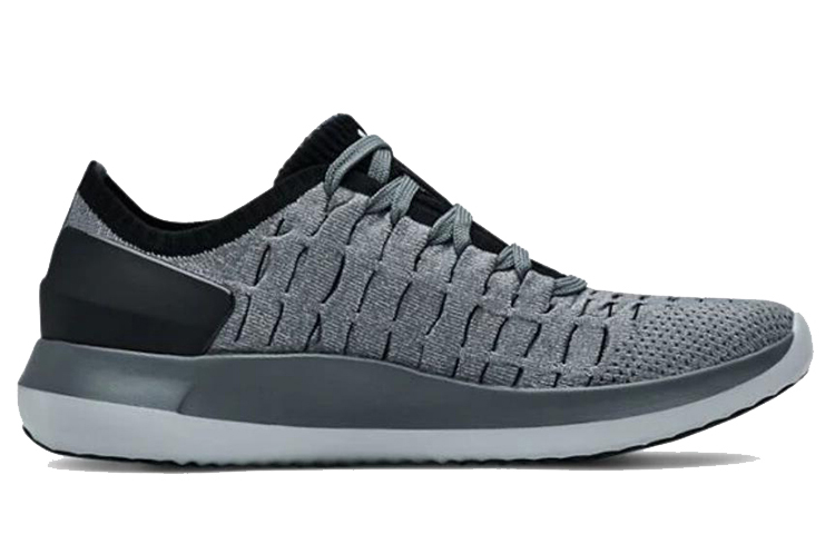 Order (W) Under Armour Slingride Laufschuhe 3020358-106