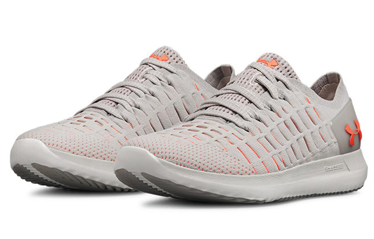 Shop Under Armour Slingride2 灰色 女式