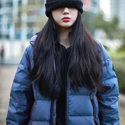 (W) Parka Impermeable Aislada con Capucha Under Armour - Azul Marino. 1365812-422 Shop (W) Parka Impermeable Aislada con Capucha Under Armour - Azul Marino. 1365812-422