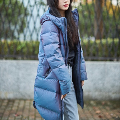 (W) Parka Impermeable Aislada con Capucha Under Armour - Azul Marino. 1365812-422 Details for (W) Parka Impermeable Aislada con Capucha Under Armour - Azul Marino. 1365812-422