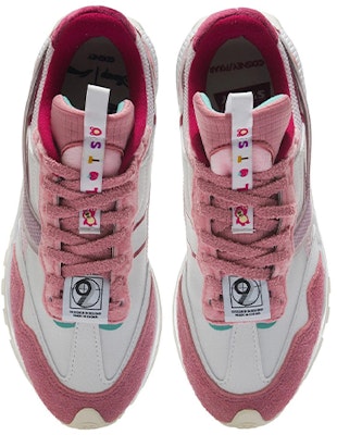 LiNing李寧 方圓 迪士尼玩具總動員草莓熊系列 減震防滑耐磨 低筒 跑步鞋 女款 杏粉色 Shop LiNing李寧 方圓 迪士尼玩具總動員草莓熊系列 減震防滑耐磨 低筒 跑步鞋 女款 杏粉色