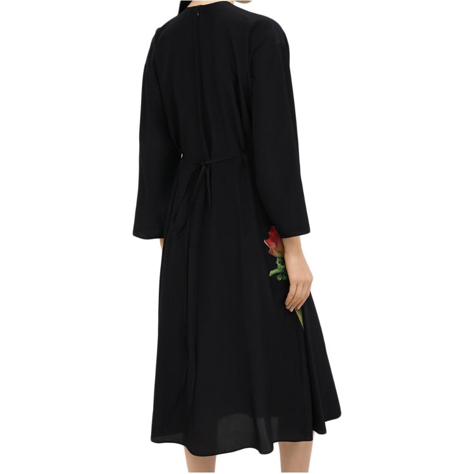 Lookbook (W) Valentino Vestido Midi Negro Manga Larga con Estampado Gráfico. UB0VATZ2628