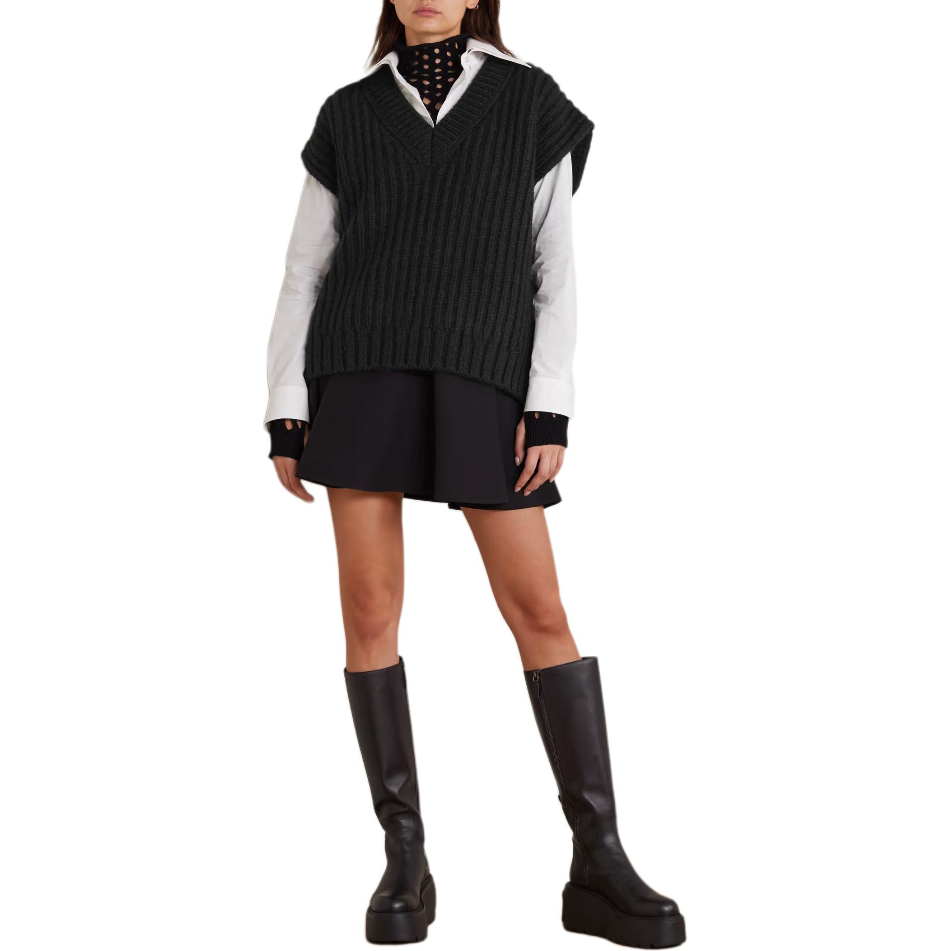 Lookbook (Women) Valentino  Black Sleeveless V-Neck Loose Fit Pullover Vest WB0KM01U6RS0NO