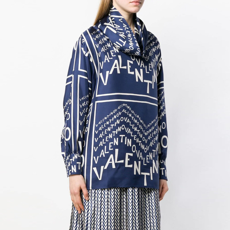 Lookbook (W) Valentino SS22 深藍色印花圍巾領長袖襯衫. RB3AE01J4ELABY