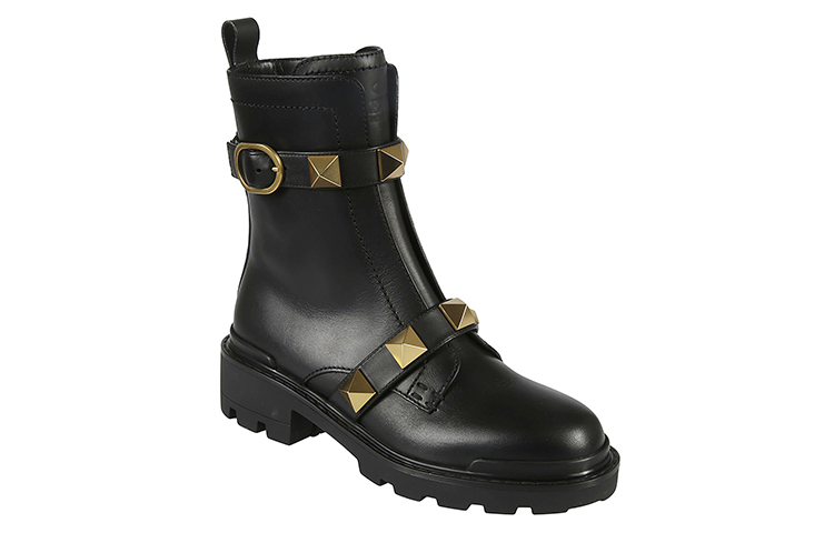 Order (W) Valentino Sepatu Boot Kulit Hitam dengan Detail Stud WW0S0CJ3NKD0NO