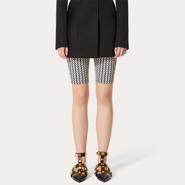 Lookbook (W) Valentino FW21 Celana Pendek Hitam Stretch Knit Slim WB3MD03A6GG0NI