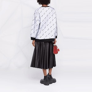 (W) Valentino FW21 Sweatshirt Pola Letter Dot Hitam. WB0MF13G6RBA01 Shop (W) Valentino FW21 Sweatshirt Pola Letter Dot Hitam. WB0MF13G6RBA01