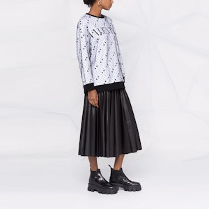 (W) Valentino FW21 Sweatshirt Pola Letter Dot Hitam. WB0MF13G6RBA01 Purchase (W) Valentino FW21 Sweatshirt Pola Letter Dot Hitam. WB0MF13G6RBA01