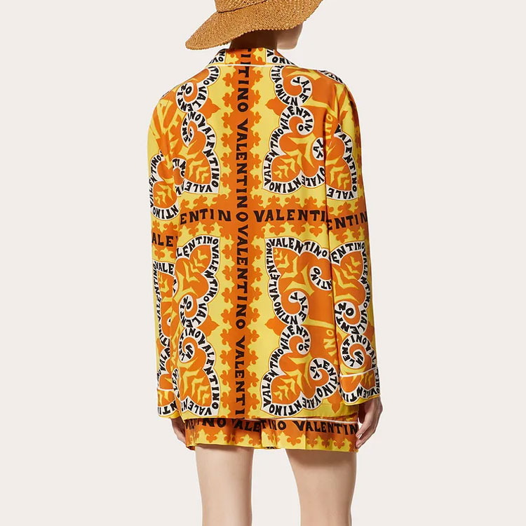 Shop (W) 발렌티노 FW22 반다나 프린트 쉬폰 긴팔 셔츠 멀티컬러. 1B3AB3W67BH7BD