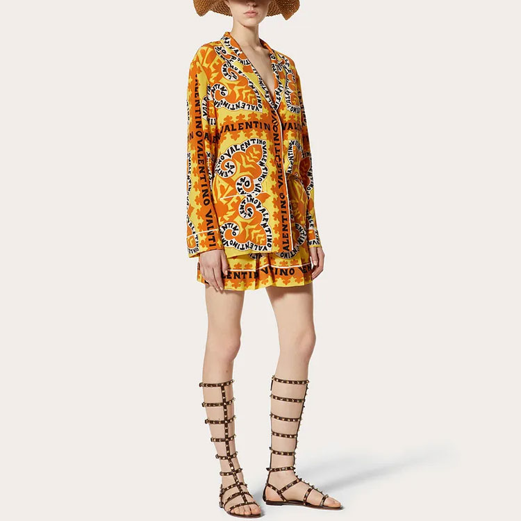 Purchase (W) 발렌티노 FW22 반다나 프린트 쉬폰 긴팔 셔츠 멀티컬러. 1B3AB3W67BH7BD